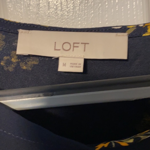 Ann Taylor loft top - Picture 2 of 3